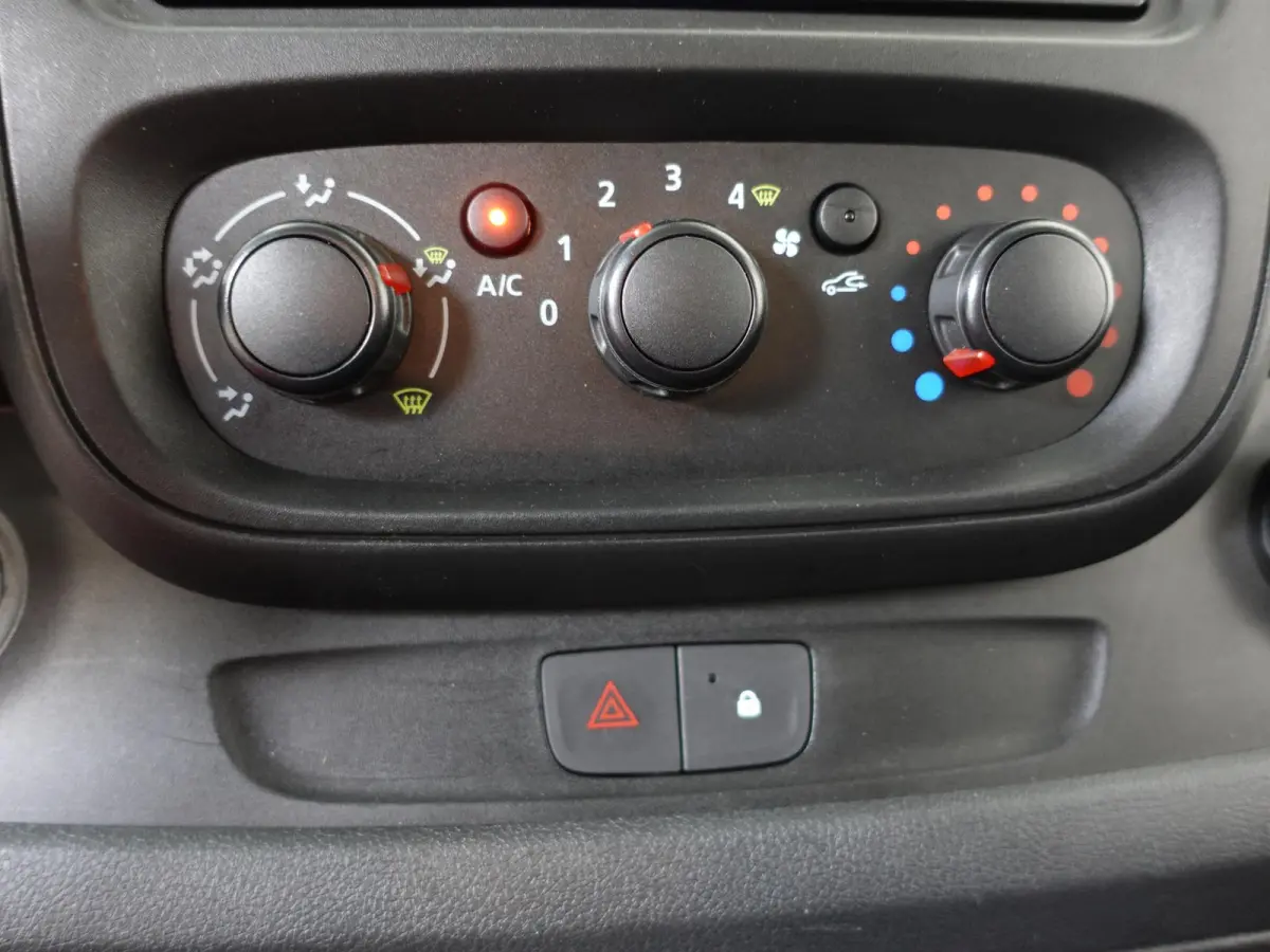 1.6 CDTI L1H1 9persoons PERSONENBUS Opel Vivaro Combi 1.6 CDTI L1H1 9-PERSOONS Personenbus Incl. BTW/Bpm Airco Bluetooth