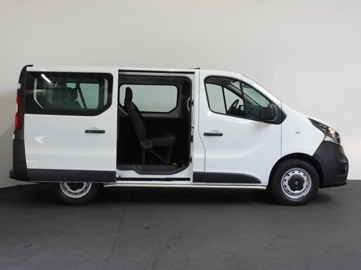 1.6 CDTI L1H1 9persoons PERSONENBUS Opel Vivaro Combi 1.6 CDTI L1H1 9-PERSOONS Personenbus Incl. BTW/Bpm Airco Bluetooth