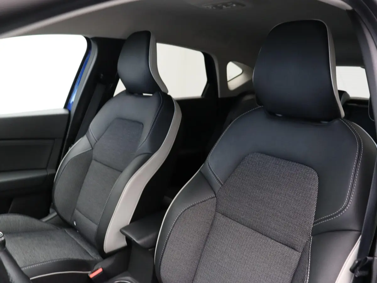 TCe 90pk techno | Dealer onderhouden | 360 Camera | Climate control | 18" Lichtmetaal | BOSE audio |