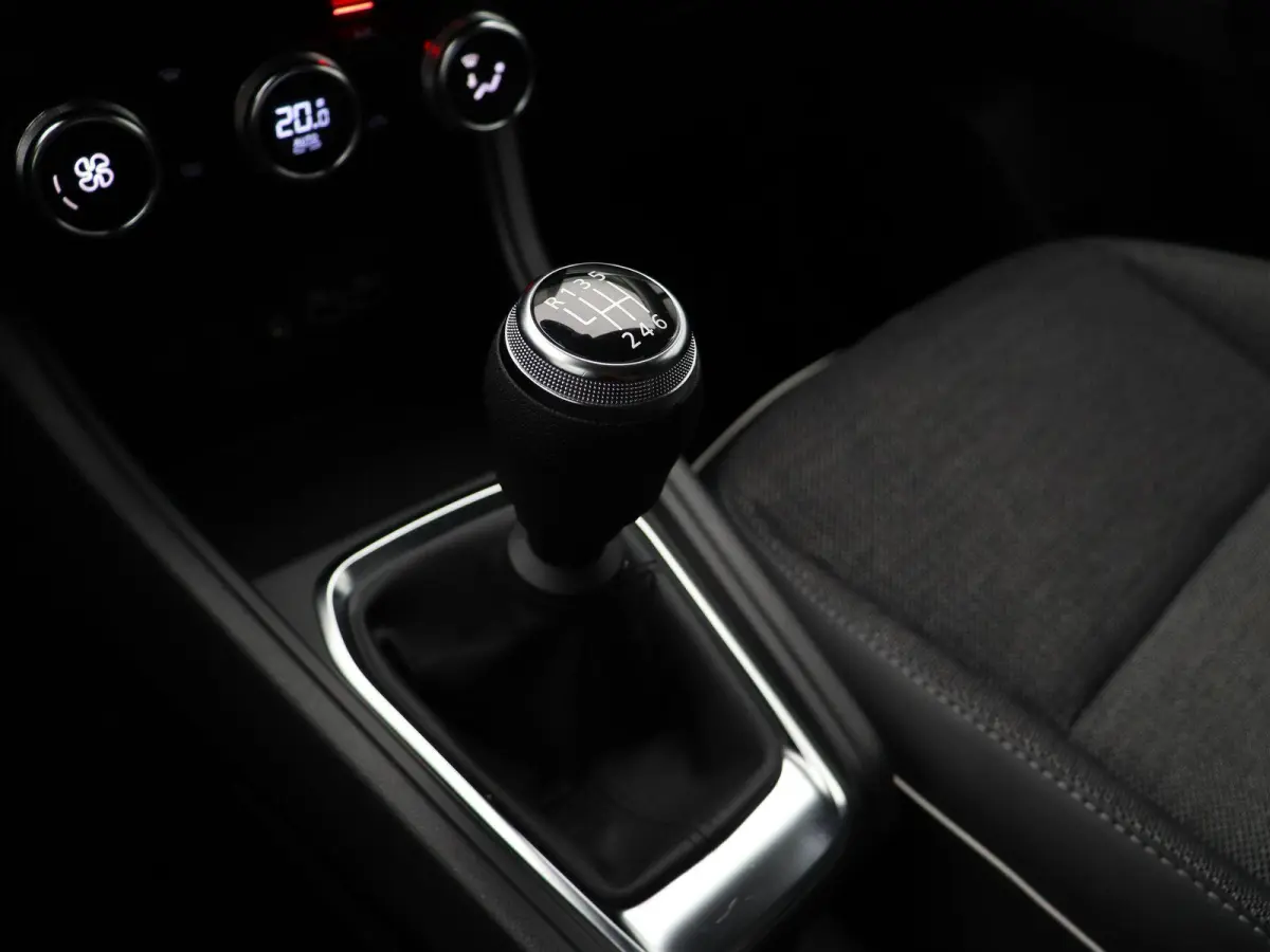 TCe 90pk techno | Dealer onderhouden | 360 Camera | Climate control | 18" Lichtmetaal | BOSE audio |