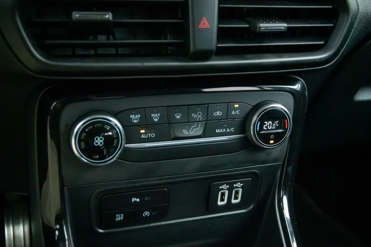 1.0 EcoBoost ST-Line Black | Cruise Control | Airco Automatisch Apple Carplay/Android Auto | | Apple Carplay/Android Auto|telefoonintegratie premium | Cruise control | Parkeersensor achter