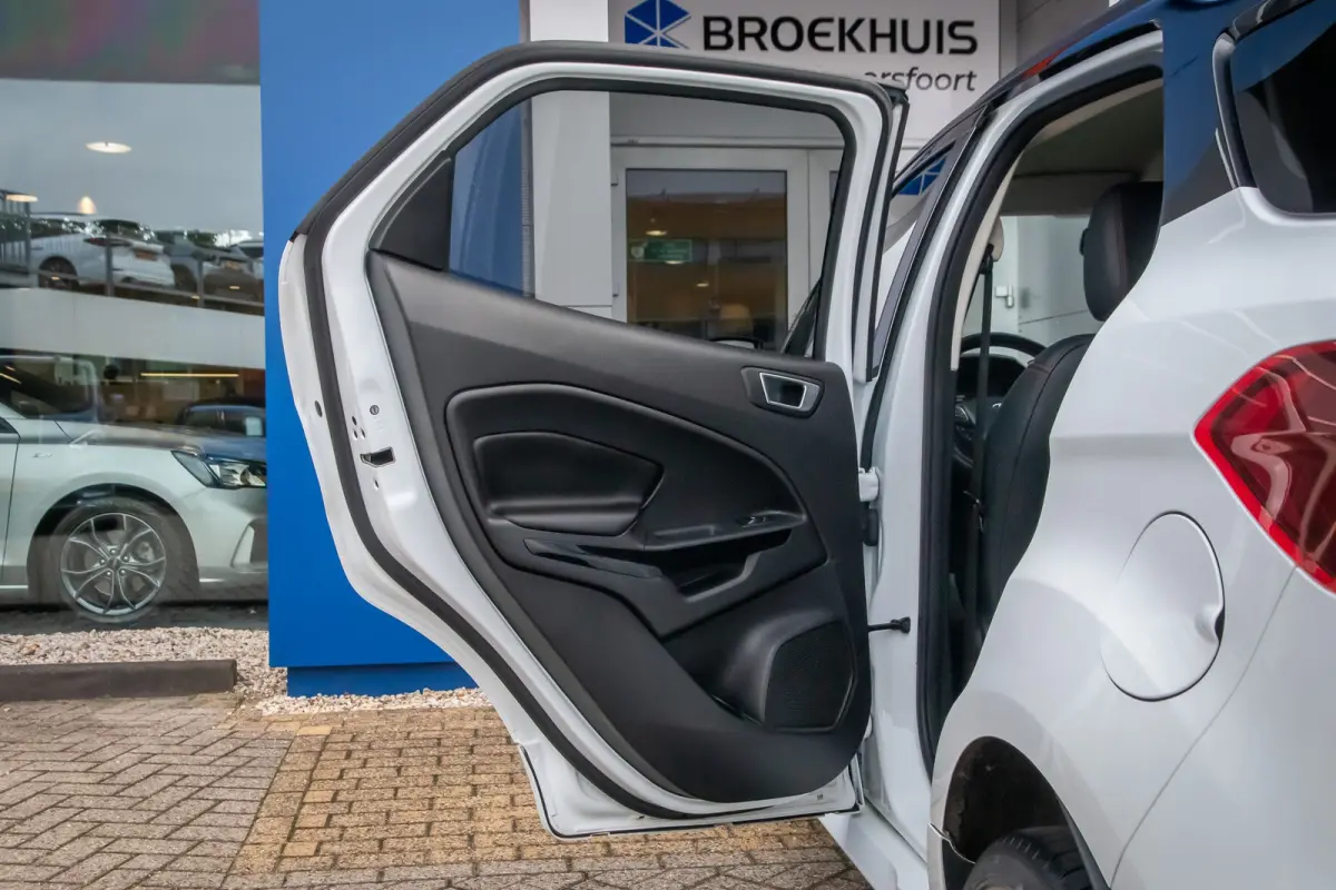 1.0 EcoBoost ST-Line Black | Cruise Control | Airco Automatisch Apple Carplay/Android Auto | | Apple Carplay/Android Auto|telefoonintegratie premium | Cruise control | Parkeersensor achter
