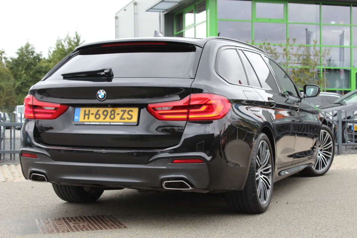 520i 184Pk High Executive Edition M-Sport | Trekhaak | Panoramadak