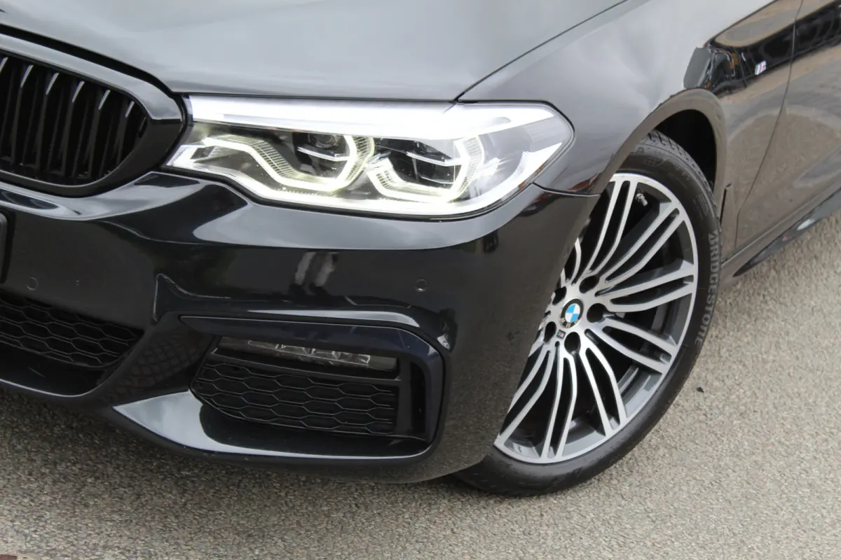 520i 184Pk High Executive Edition M-Sport | Trekhaak | Panoramadak
