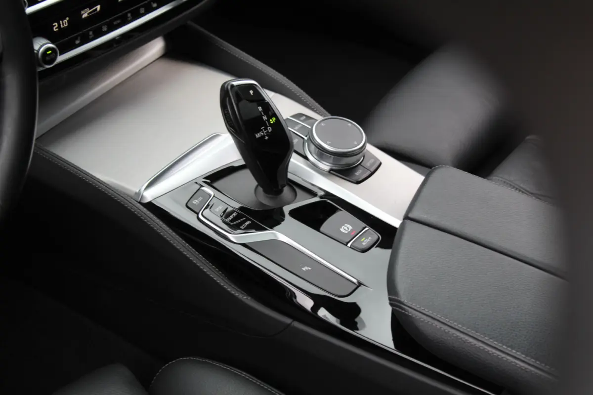 520i 184Pk High Executive Edition M-Sport | Trekhaak | Panoramadak
