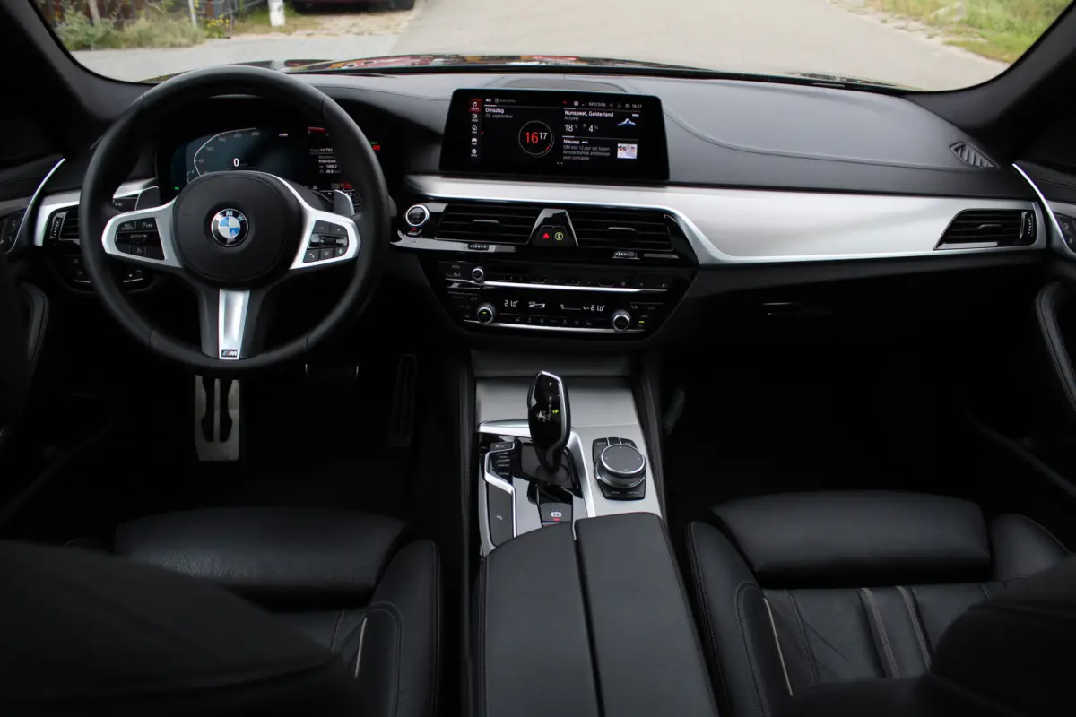 520i 184Pk High Executive Edition M-Sport | Trekhaak | Panoramadak
