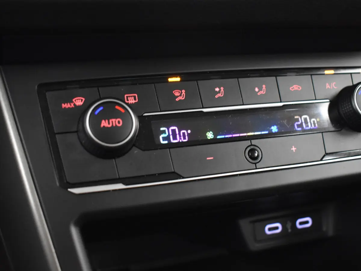 1.0 TSI Comfortline Business | Cruise control adaptief | Navigatie | Apple carplay Android auto | Parkeersensoren V+A |  Airco automatisch | DAB