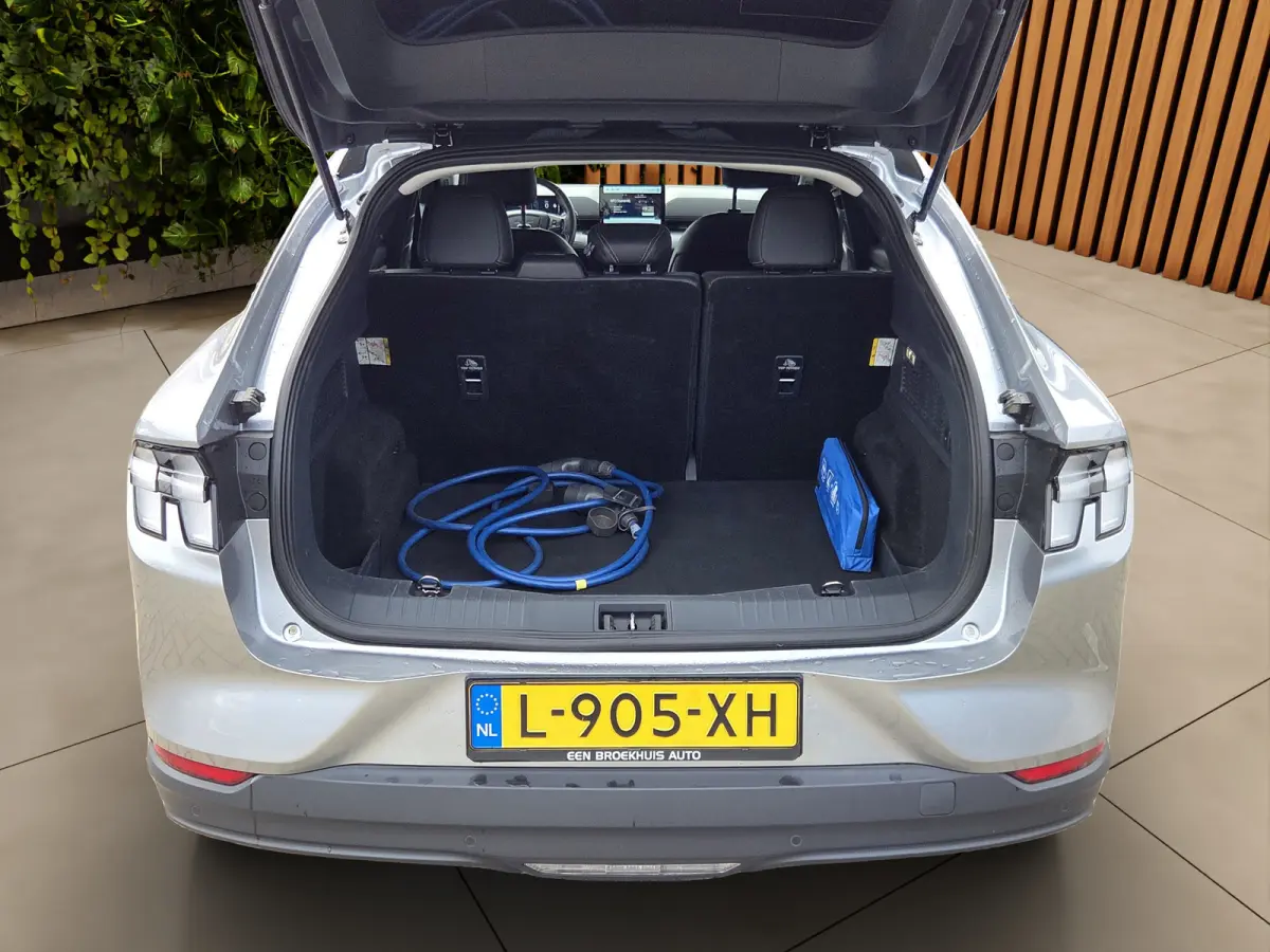 Ext. Range 98kWh | Draadloos Apple Carplay | Adapt. Cruise | BLIS | LED | Leer | 18''