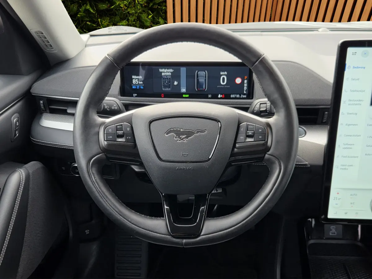 Ext. Range 98kWh | Draadloos Apple Carplay | Adapt. Cruise | BLIS | LED | Leer | 18''