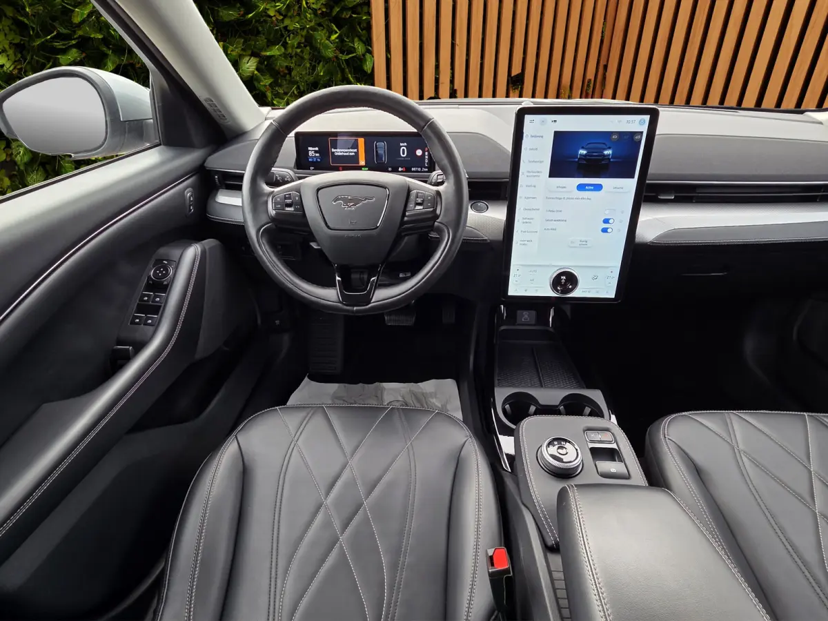 Ext. Range 98kWh | Draadloos Apple Carplay | Adapt. Cruise | BLIS | LED | Leer | 18''