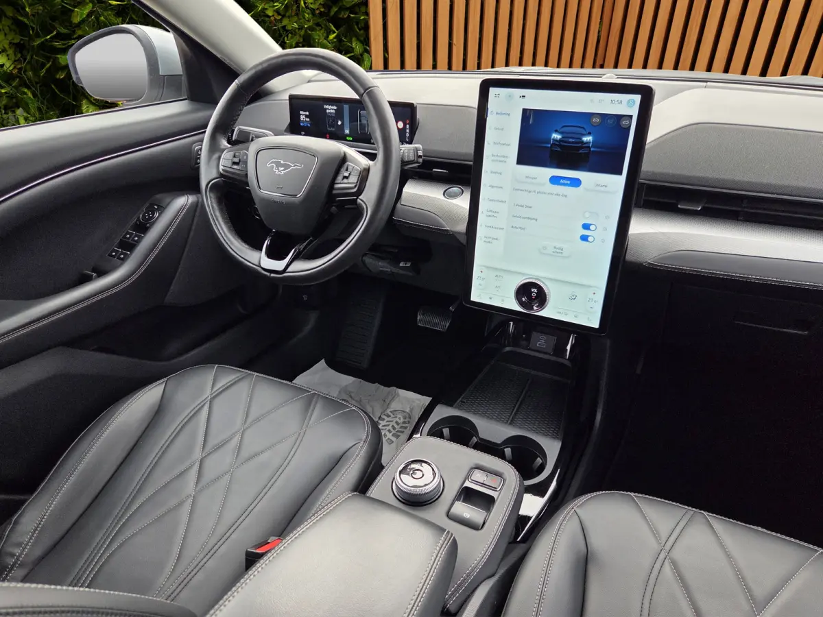 Ext. Range 98kWh | Draadloos Apple Carplay | Adapt. Cruise | BLIS | LED | Leer | 18''