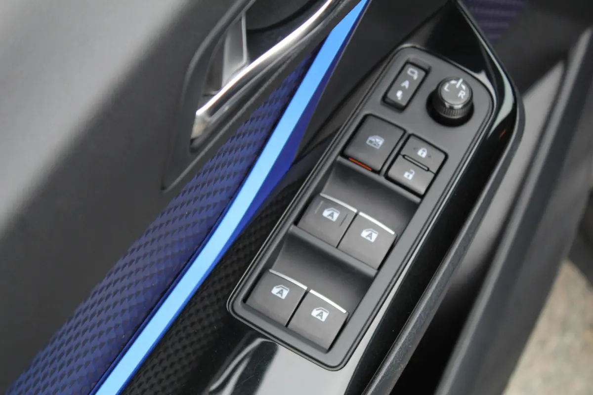 1.8 Hybrid Bi-Tone Plus | Dealer onderhouden