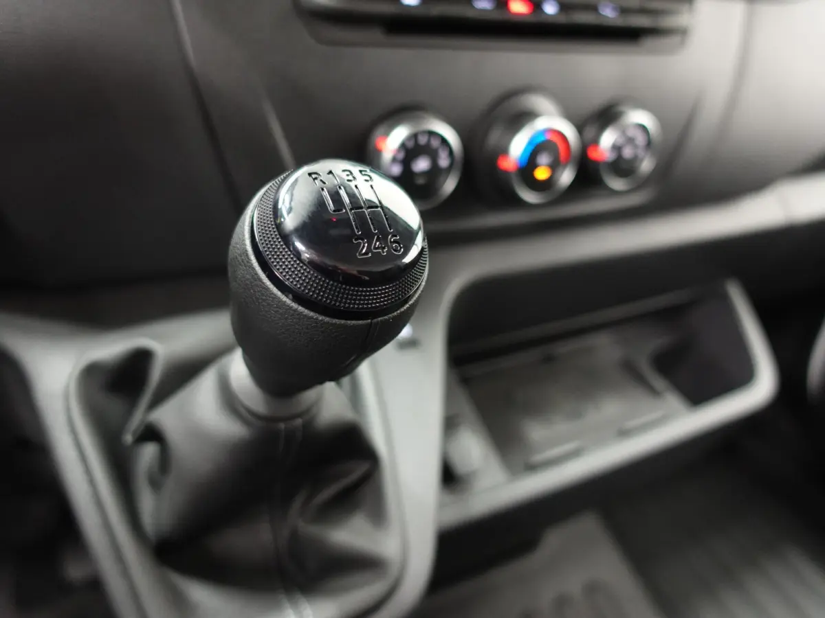 T33 2.3 dCi 135 L2H2 BPM VRIJ ! Trekhaak Navigatie Apple CarPlay Android Auto Parkeerhulp Cruise Control Airco