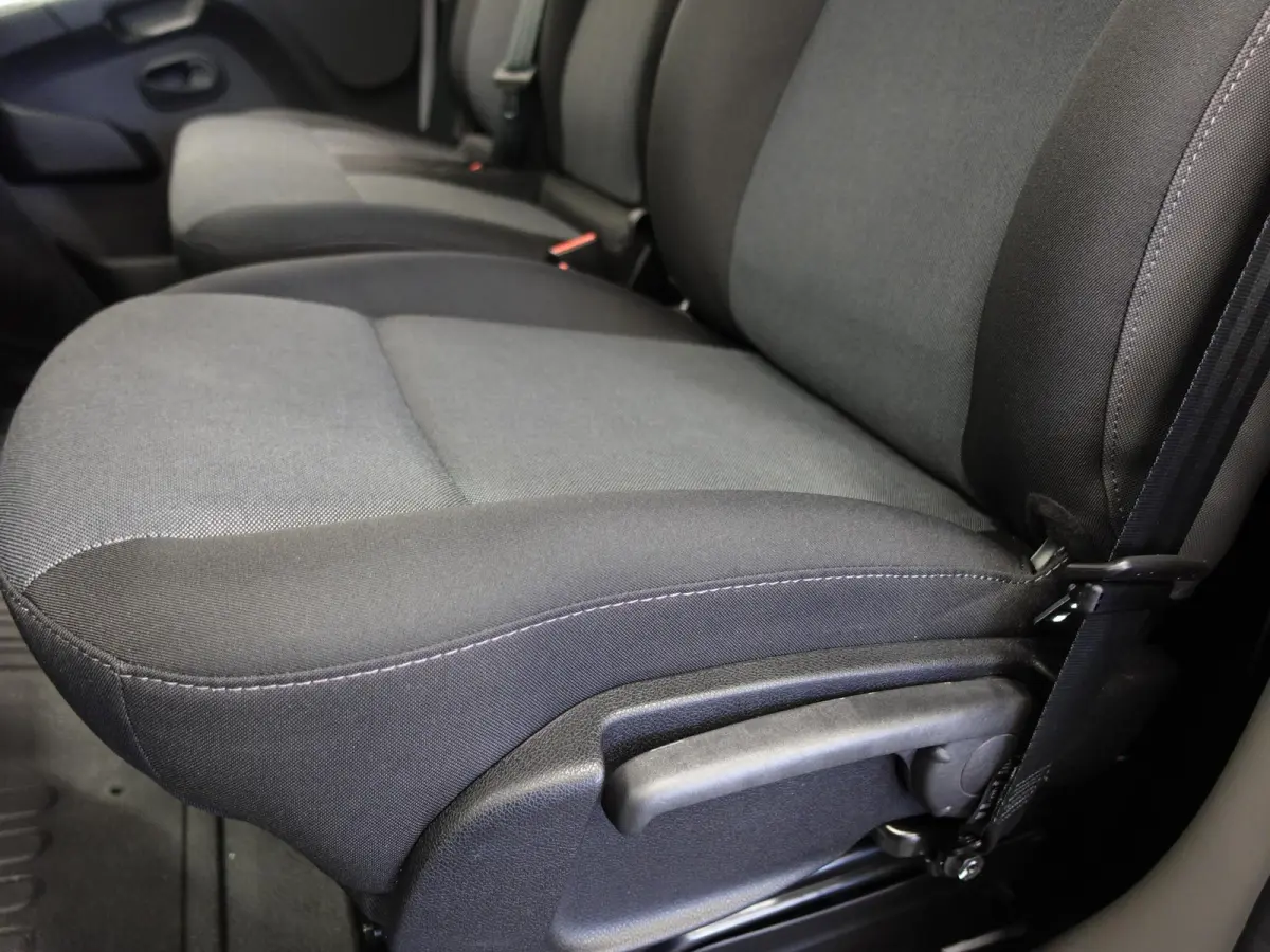 T33 2.3 dCi 135 L2H2 BPM VRIJ ! Trekhaak Navigatie Apple CarPlay Android Auto Parkeerhulp Cruise Control Airco