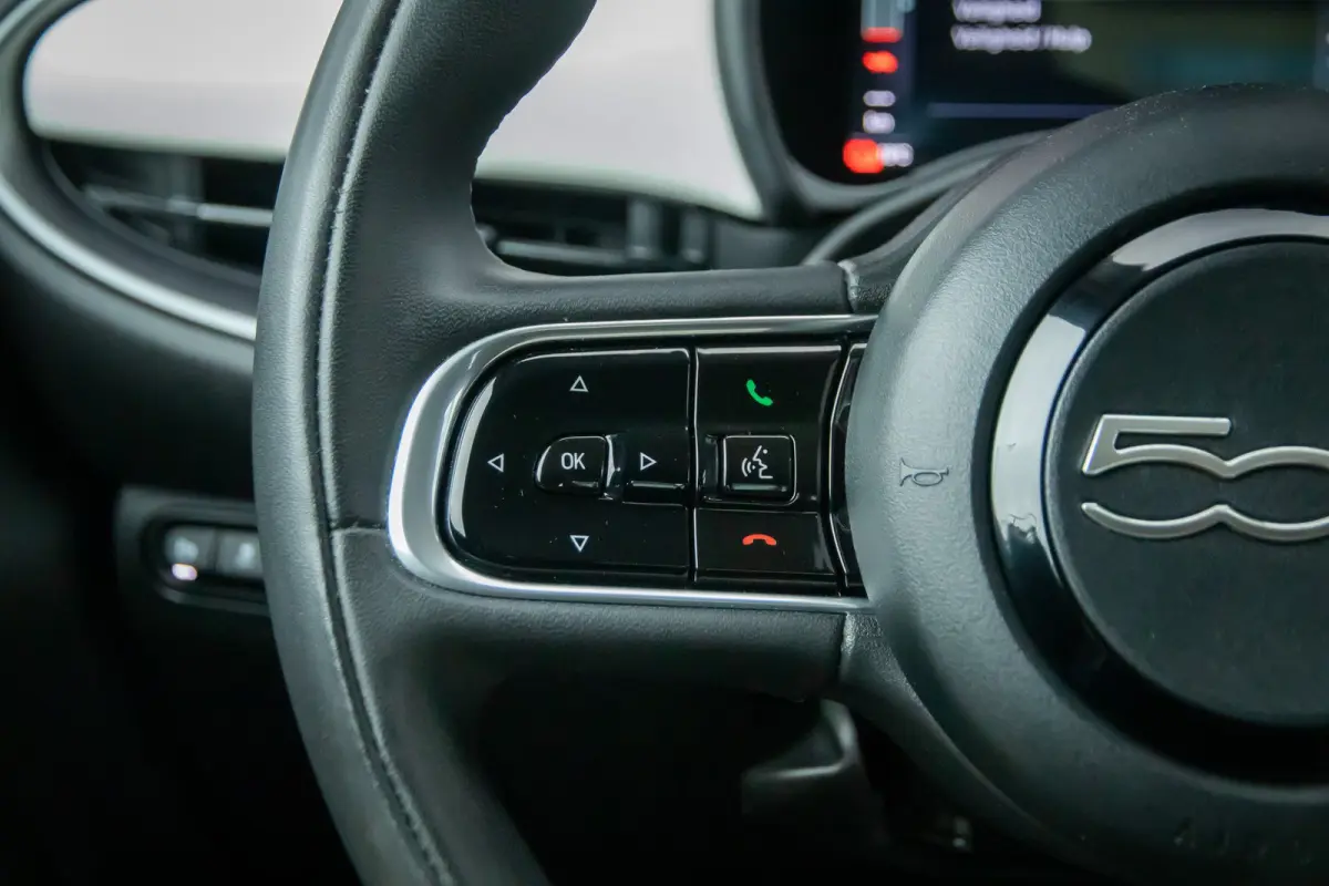 Icon 42 kWh | Achteruitrijcamera | Cruise Control | Keyless start | Parkeersensoren Voor/Achter | Stoelverwarming | Apple Carplay/Android Auto | Achteruitrijcamera | Apple Carplay/Android Au