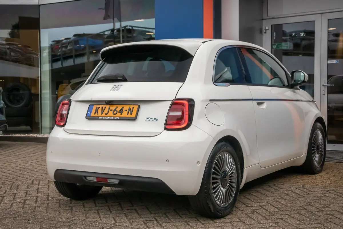 Icon 42 kWh | Achteruitrijcamera | Cruise Control | Keyless start | Parkeersensoren Voor/Achter | Stoelverwarming | Apple Carplay/Android Auto | Achteruitrijcamera | Apple Carplay/Android Au