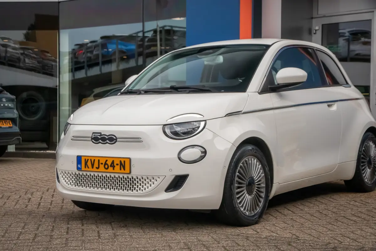 Icon 42 kWh | Achteruitrijcamera | Cruise Control | Keyless start | Parkeersensoren Voor/Achter | Stoelverwarming | Apple Carplay/Android Auto | Achteruitrijcamera | Apple Carplay/Android Au