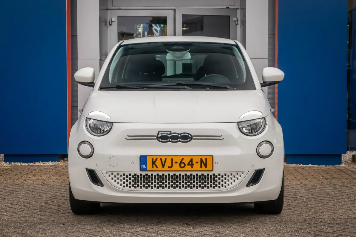 Icon 42 kWh | Achteruitrijcamera | Cruise Control | Keyless start | Parkeersensoren Voor/Achter | Stoelverwarming | Apple Carplay/Android Auto | Achteruitrijcamera | Apple Carplay/Android Au