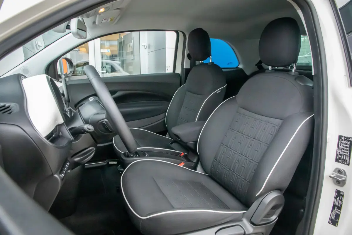Icon 42 kWh | Achteruitrijcamera | Cruise Control | Keyless start | Parkeersensoren Voor/Achter | Stoelverwarming | Apple Carplay/Android Auto | Achteruitrijcamera | Apple Carplay/Android Au