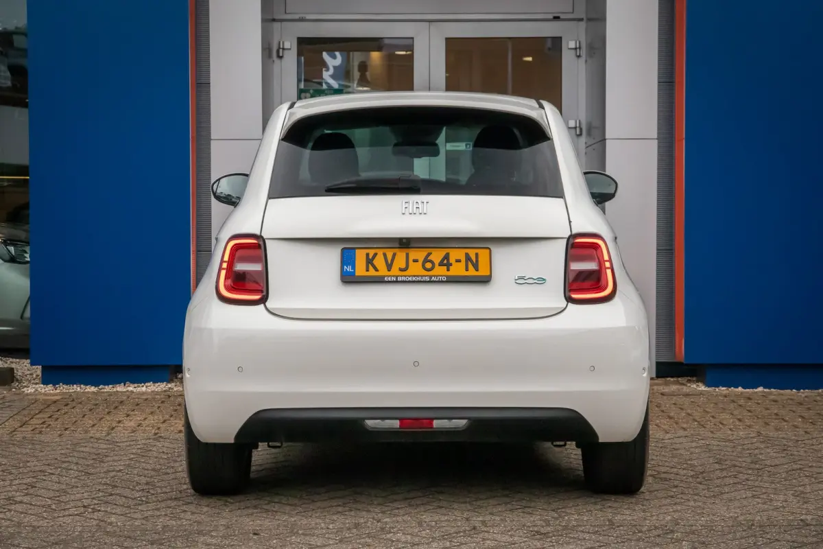 Icon 42 kWh | Achteruitrijcamera | Cruise Control | Keyless start | Parkeersensoren Voor/Achter | Stoelverwarming | Apple Carplay/Android Auto | Achteruitrijcamera | Apple Carplay/Android Au