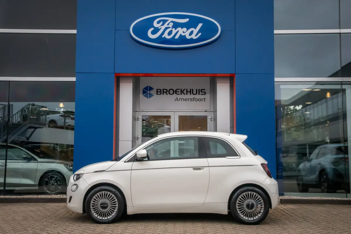 Icon 42 kWh | Achteruitrijcamera | Cruise Control | Keyless start | Parkeersensoren Voor/Achter | Stoelverwarming | Apple Carplay/Android Auto | Achteruitrijcamera | Apple Carplay/Android Au