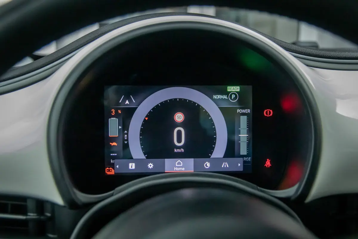 Icon 42 kWh | Achteruitrijcamera | Cruise Control | Keyless start | Parkeersensoren Voor/Achter | Stoelverwarming | Apple Carplay/Android Auto | Achteruitrijcamera | Apple Carplay/Android Au