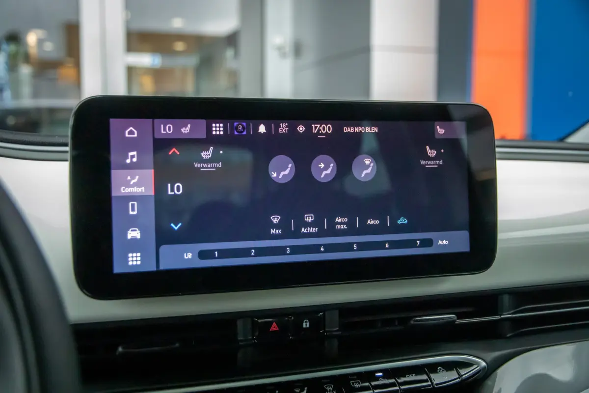 Icon 42 kWh | Achteruitrijcamera | Cruise Control | Keyless start | Parkeersensoren Voor/Achter | Stoelverwarming | Apple Carplay/Android Auto | Achteruitrijcamera | Apple Carplay/Android Au