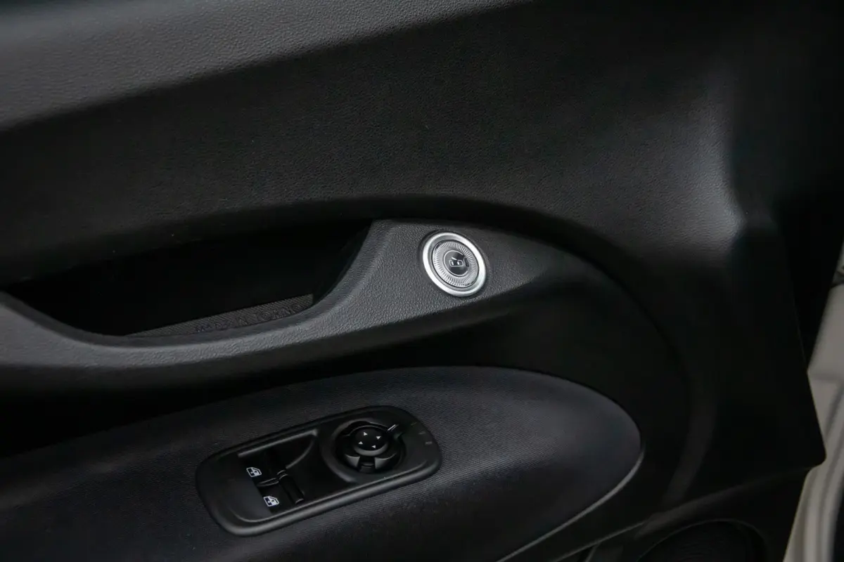 Icon 42 kWh | Achteruitrijcamera | Cruise Control | Keyless start | Parkeersensoren Voor/Achter | Stoelverwarming | Apple Carplay/Android Auto | Achteruitrijcamera | Apple Carplay/Android Au
