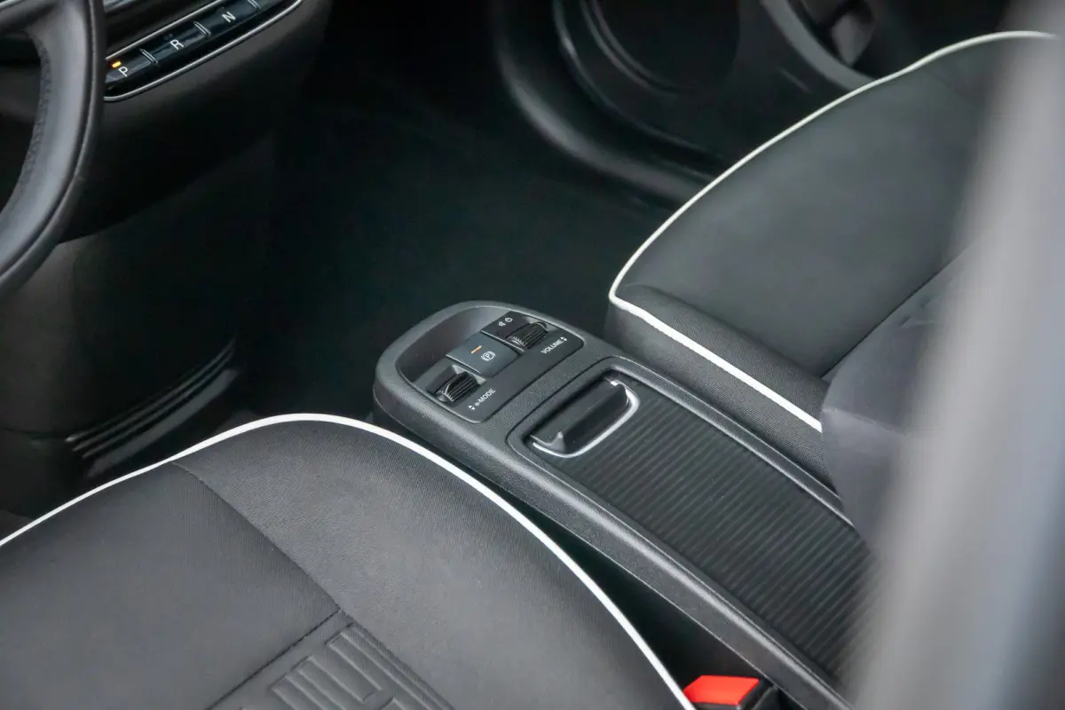 Icon 42 kWh | Achteruitrijcamera | Cruise Control | Keyless start | Parkeersensoren Voor/Achter | Stoelverwarming | Apple Carplay/Android Auto | Achteruitrijcamera | Apple Carplay/Android Au