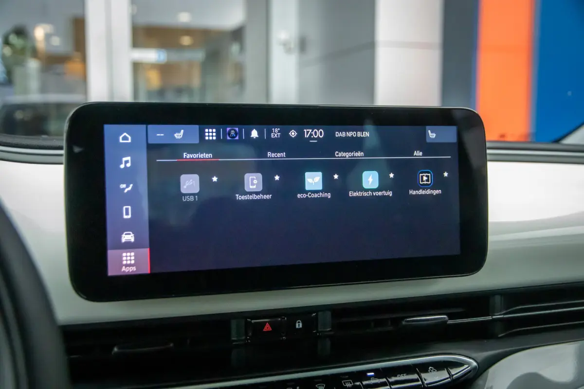 Icon 42 kWh | Achteruitrijcamera | Cruise Control | Keyless start | Parkeersensoren Voor/Achter | Stoelverwarming | Apple Carplay/Android Auto | Achteruitrijcamera | Apple Carplay/Android Au