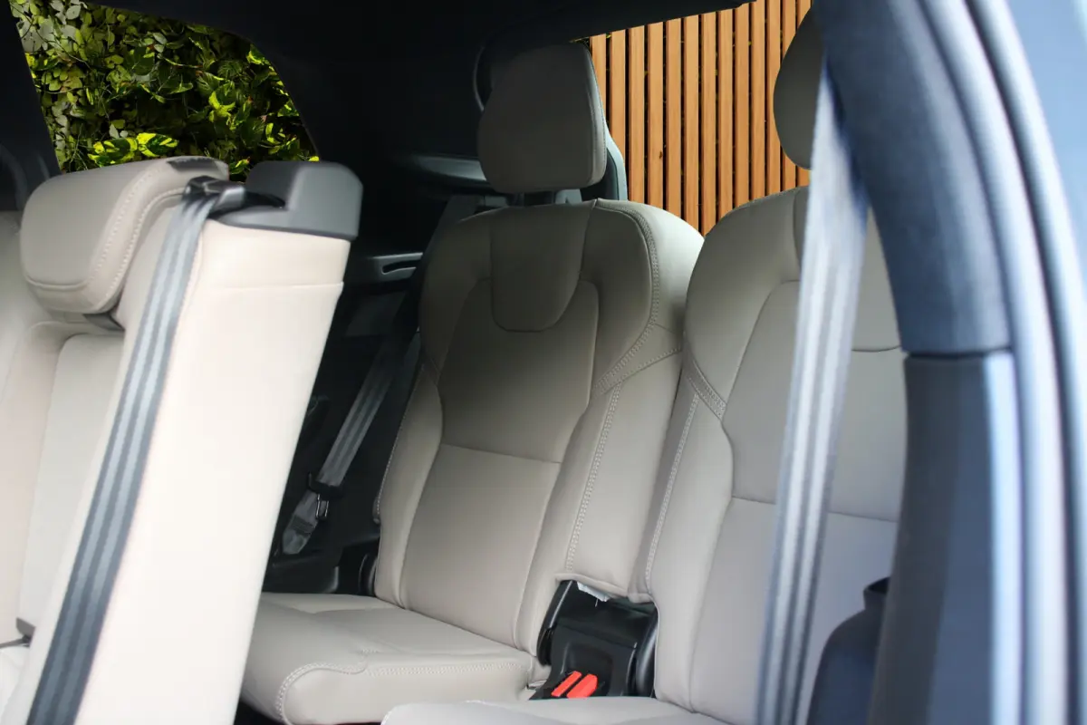 2.0 T8 AWD Recharge Ultra Bright | Full Option! | Luchtvering | Bowers&Wilkins | Panoramadak | Massage | Pilot Assist | 22" Velgen