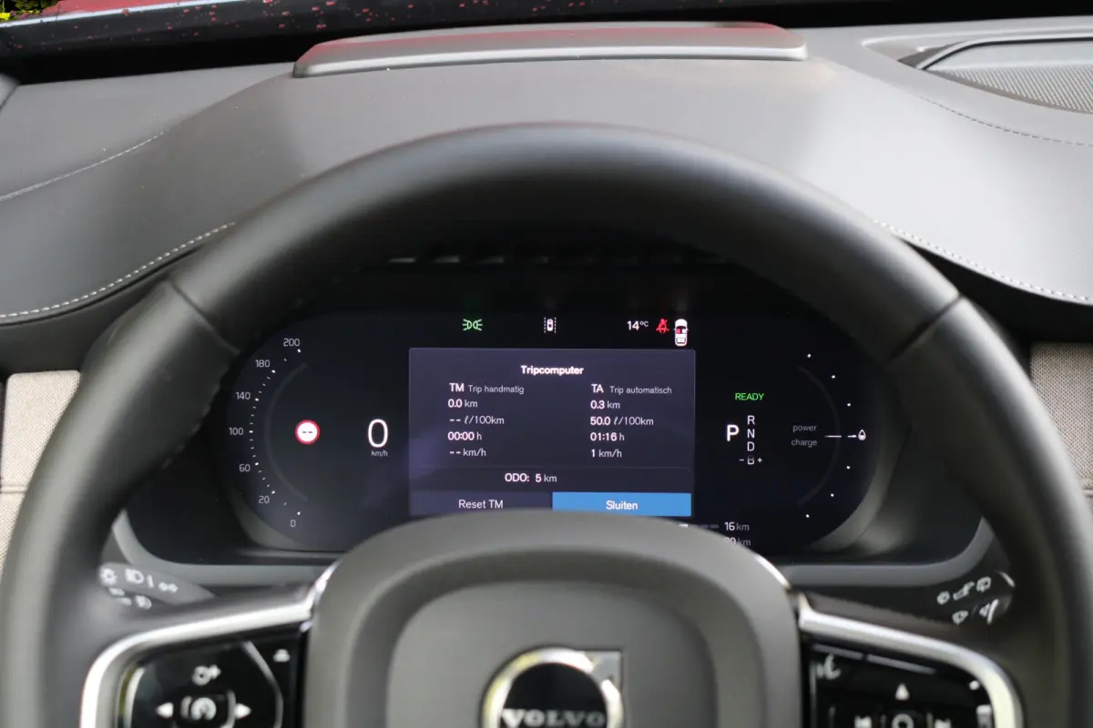 2.0 T8 AWD Recharge Ultra Bright | Full Option! | Luchtvering | Bowers&Wilkins | Panoramadak | Massage | Pilot Assist | 22" Velgen
