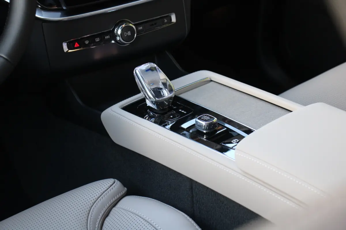 2.0 T8 AWD Recharge Ultra Bright | Full Option! | Luchtvering | Bowers&Wilkins | Panoramadak | Massage | Pilot Assist | 22" Velgen