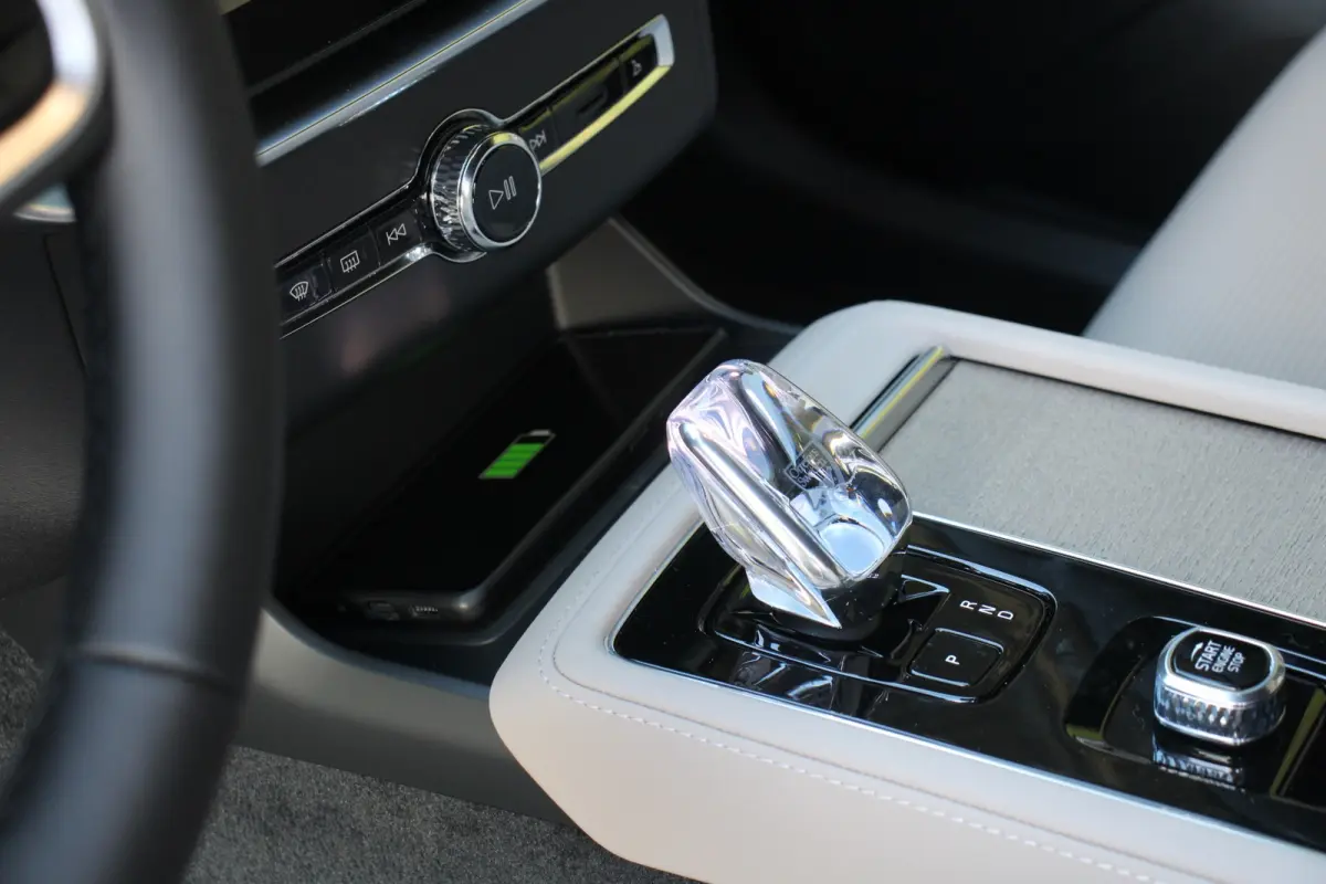 2.0 T8 AWD Recharge Ultra Bright | Full Option! | Luchtvering | Bowers&Wilkins | Panoramadak | Massage | Pilot Assist | 22" Velgen