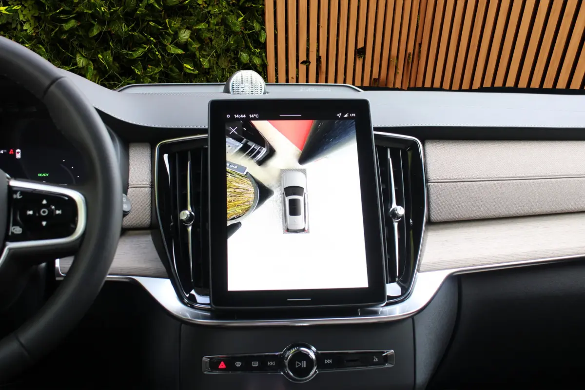 2.0 T8 AWD Recharge Ultra Bright | Full Option! | Luchtvering | Bowers&Wilkins | Panoramadak | Massage | Pilot Assist | 22" Velgen