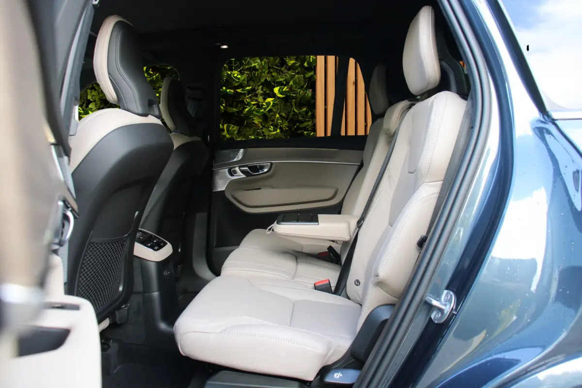 2.0 T8 AWD Recharge Ultra Bright | Full Option! | Luchtvering | Bowers&Wilkins | Panoramadak | Massage | Pilot Assist | 22" Velgen