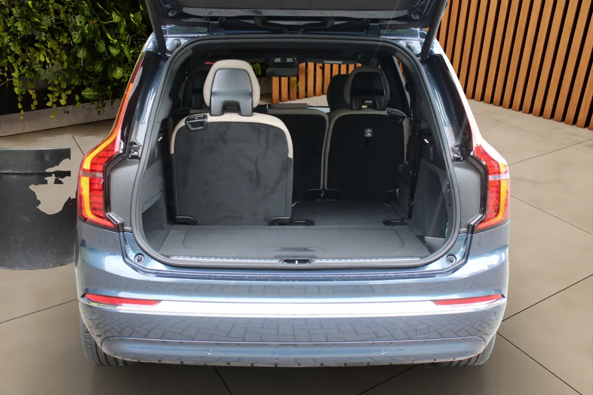 2.0 T8 AWD Recharge Ultra Bright | Full Option! | Luchtvering | Bowers&Wilkins | Panoramadak | Massage | Pilot Assist | 22" Velgen