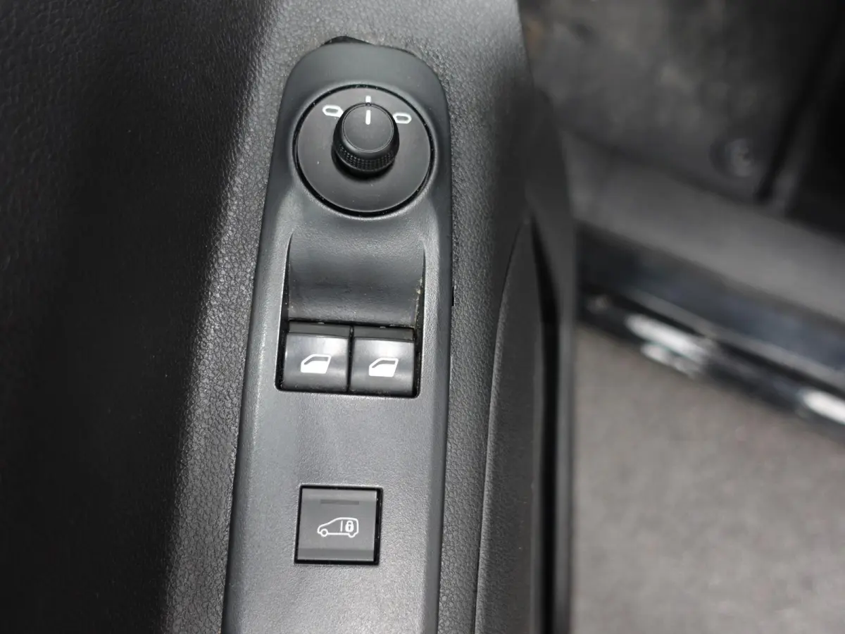 1.5D L1H1 Edition 3-zits Airco Navigatie  Trekhaak parkeersensoren