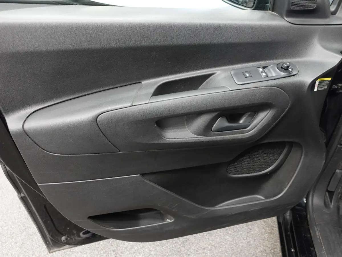 1.5D L1H1 Edition 3-zits Airco Navigatie  Trekhaak parkeersensoren