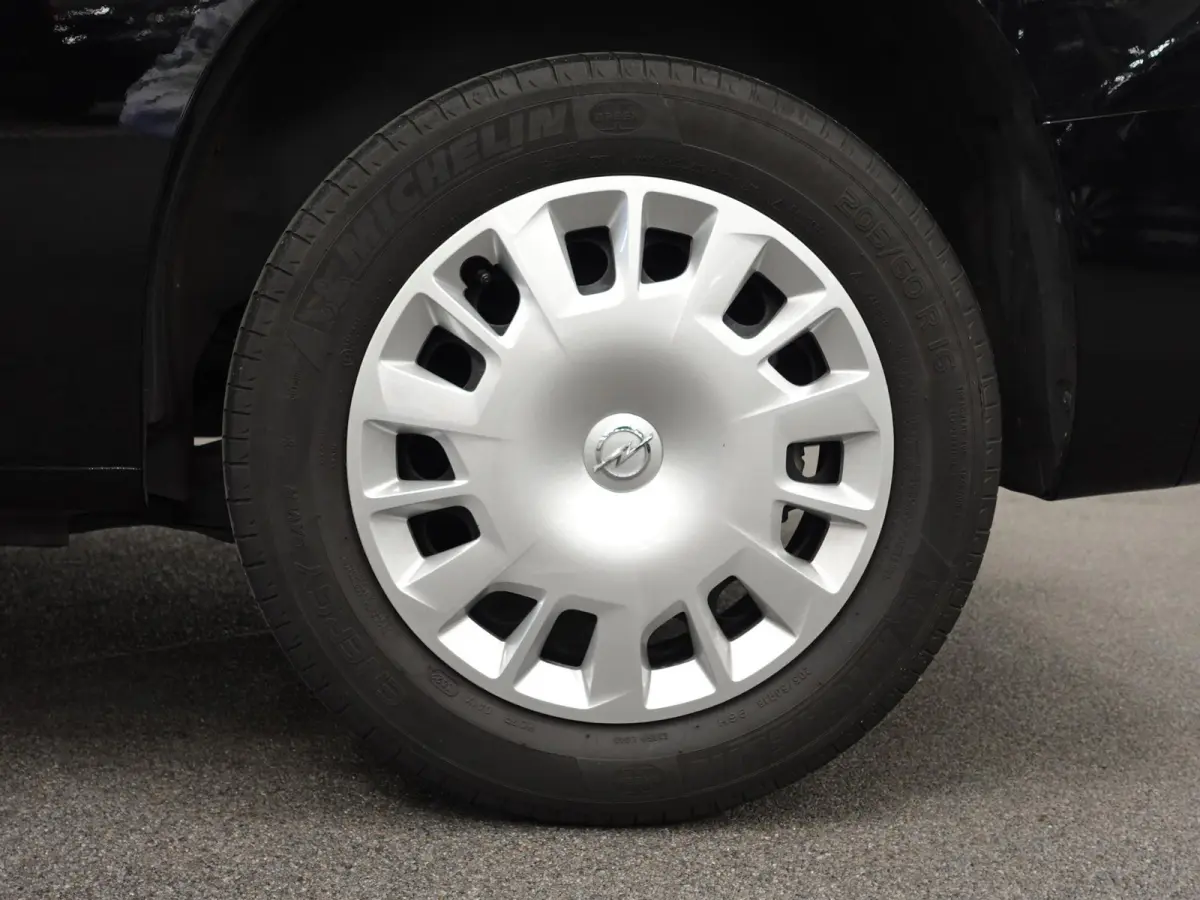 1.5D L1H1 Edition 3-zits Airco Navigatie  Trekhaak parkeersensoren