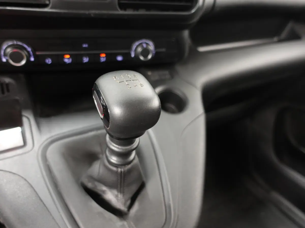 1.5D L1H1 Edition 3-zits Airco Navigatie  Trekhaak parkeersensoren