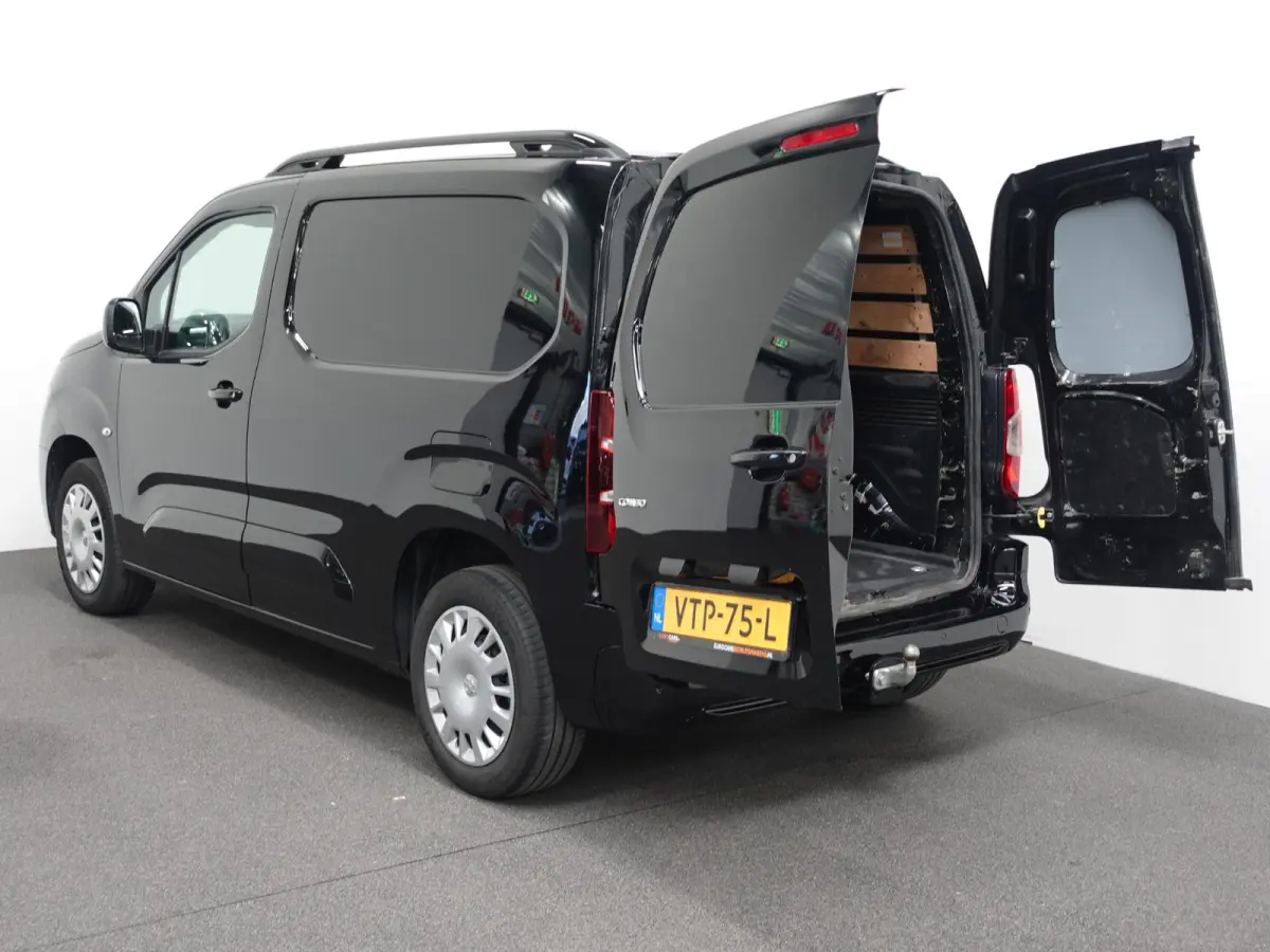 1.5D L1H1 Edition 3-zits Airco Navigatie  Trekhaak parkeersensoren