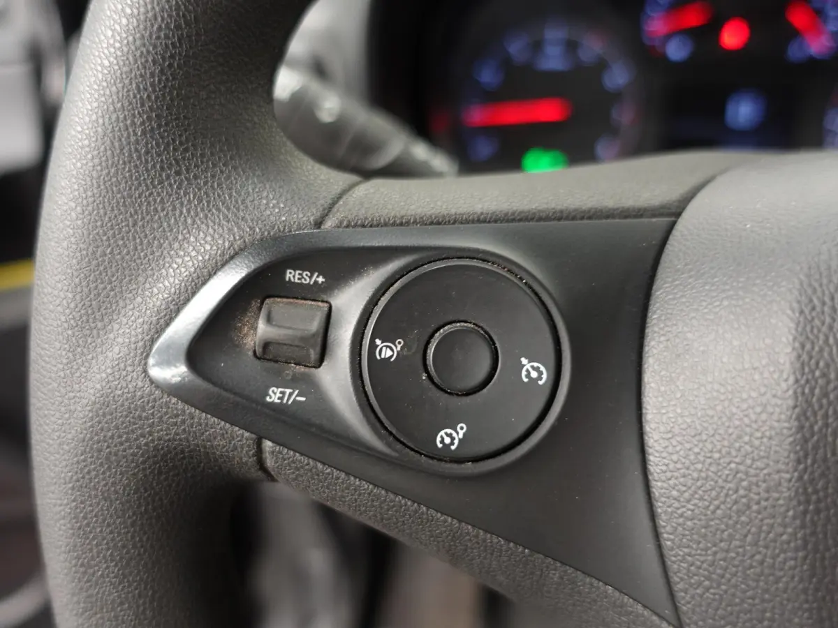 1.5D L1H1 Edition 3-zits Airco Navigatie  Trekhaak parkeersensoren
