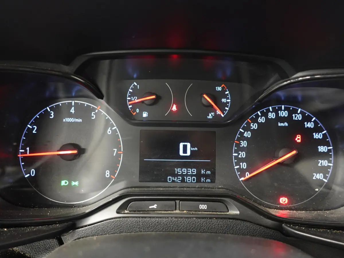 1.5D L1H1 Edition 3-zits Airco Navigatie  Trekhaak parkeersensoren