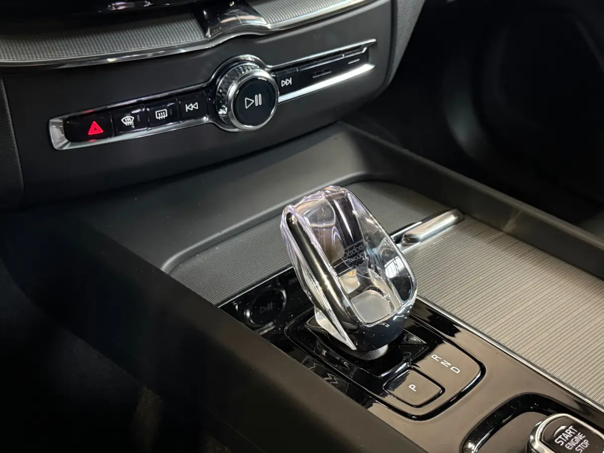 2.0 T6 Plug-in hybrid AWD Ultimate Dark Pano ACC Camera