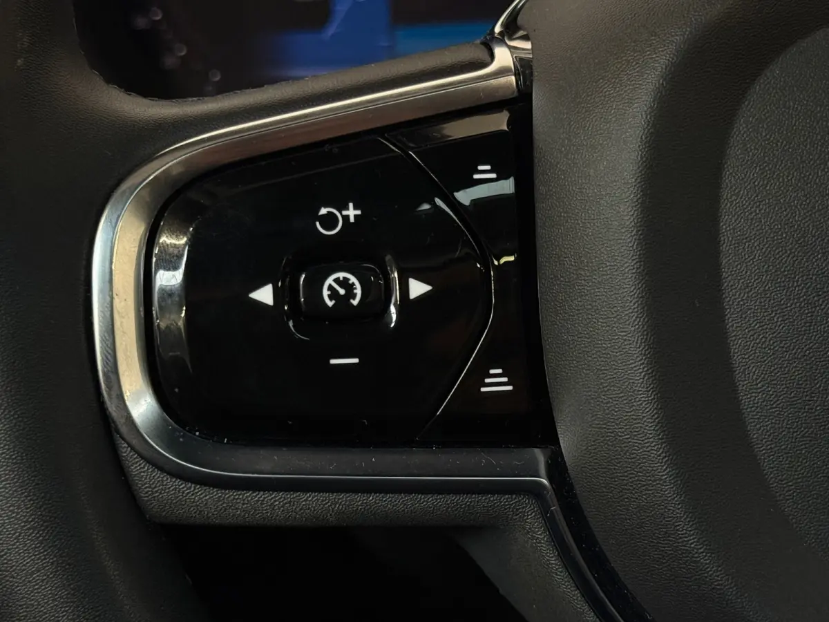 2.0 T6 Plug-in hybrid AWD Ultimate Dark Pano ACC Camera