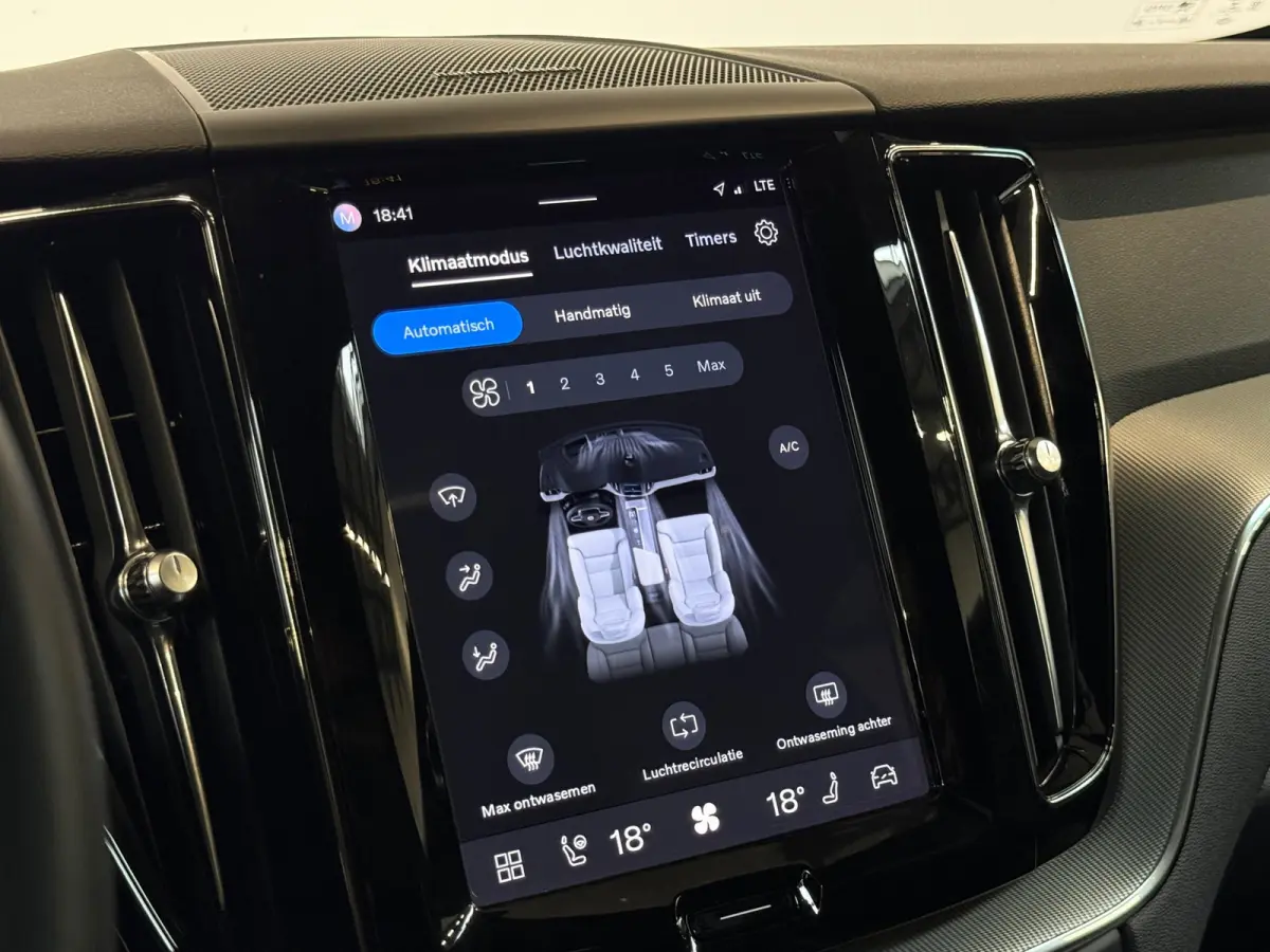 2.0 T6 Plug-in hybrid AWD Ultimate Dark Pano ACC Camera