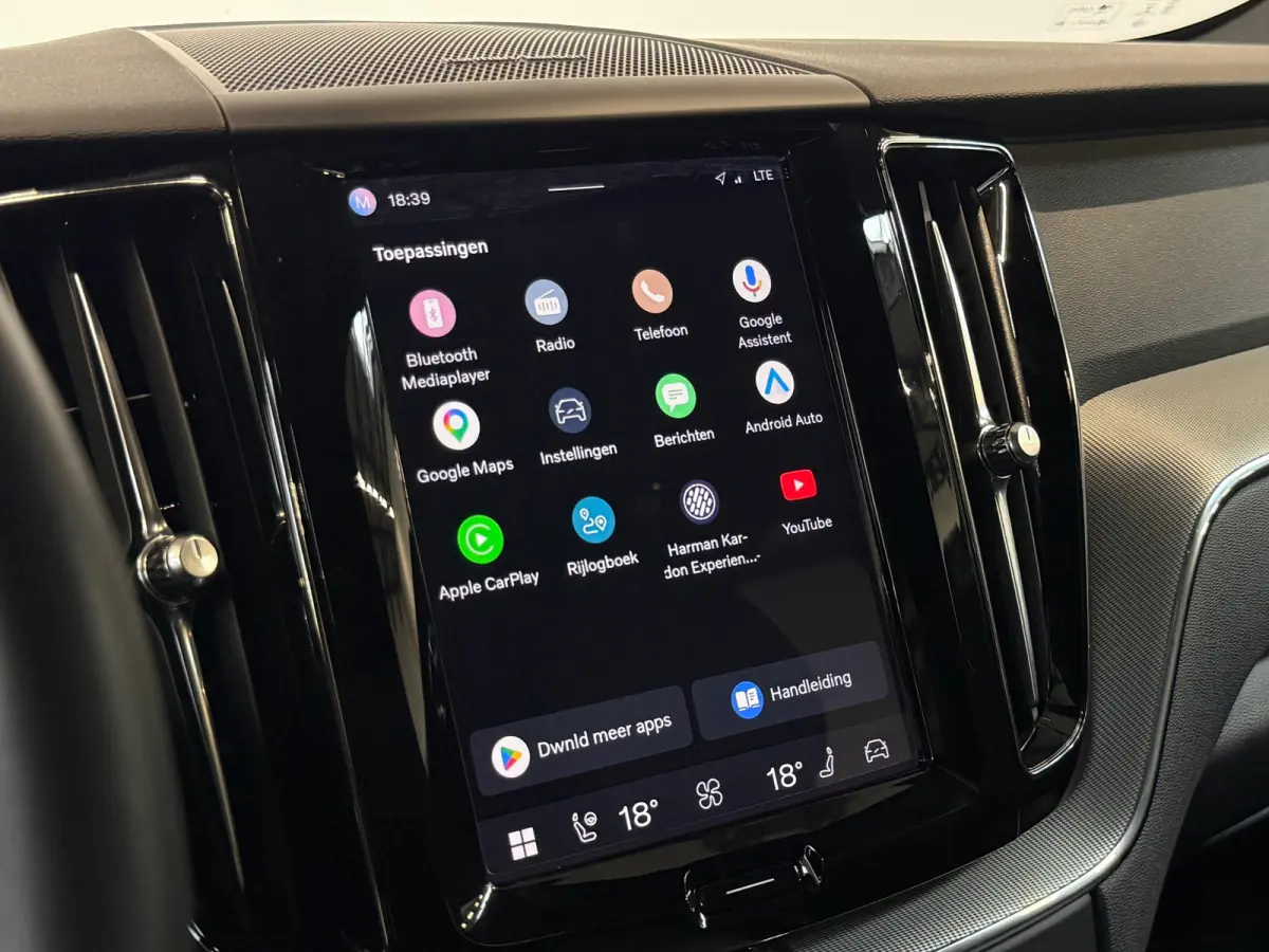 2.0 T6 Plug-in hybrid AWD Ultimate Dark Pano ACC Camera