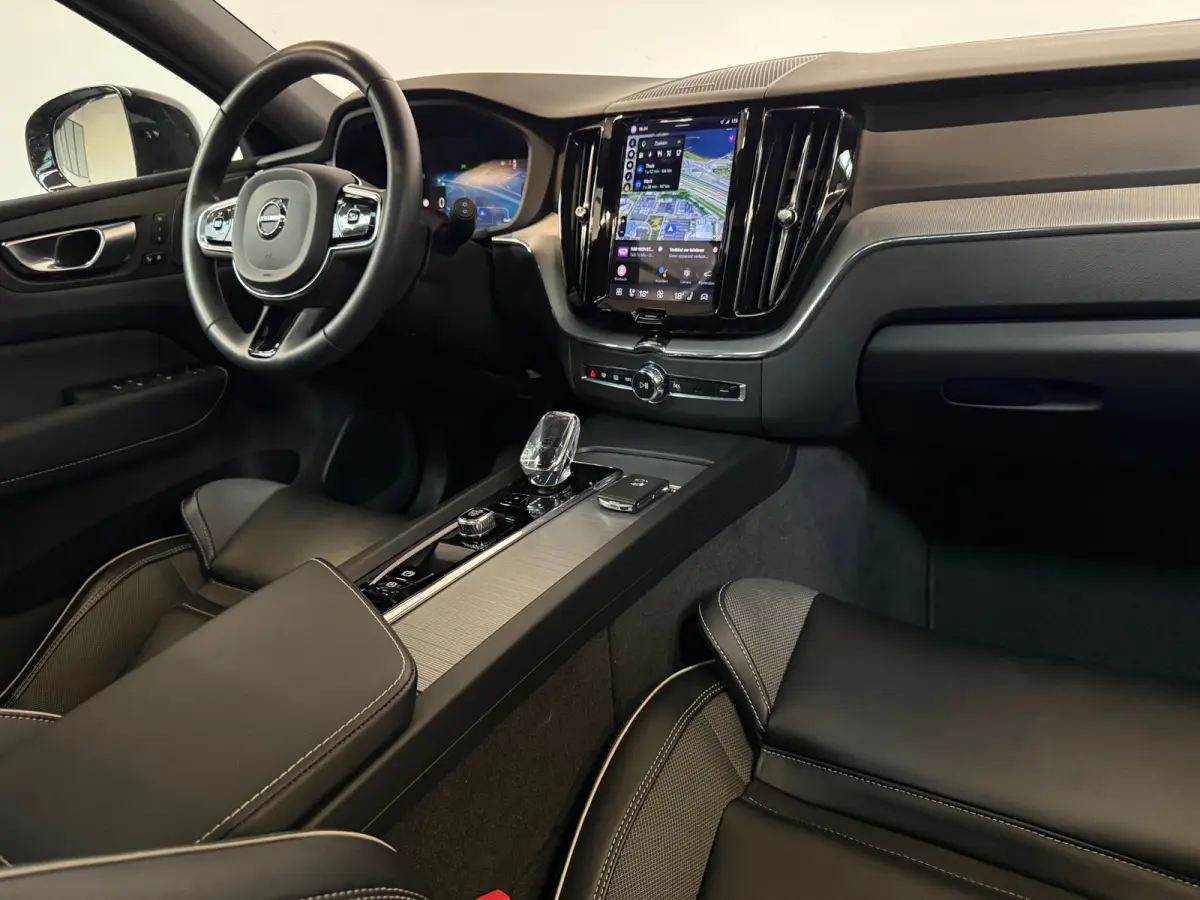 2.0 T6 Plug-in hybrid AWD Ultimate Dark Pano ACC Camera