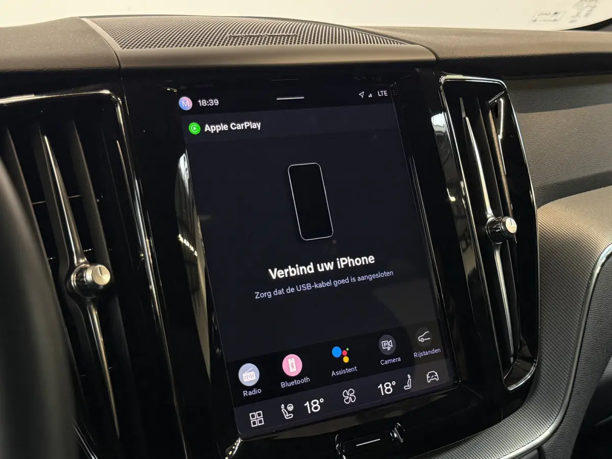 2.0 T6 Plug-in hybrid AWD Ultimate Dark Pano ACC Camera